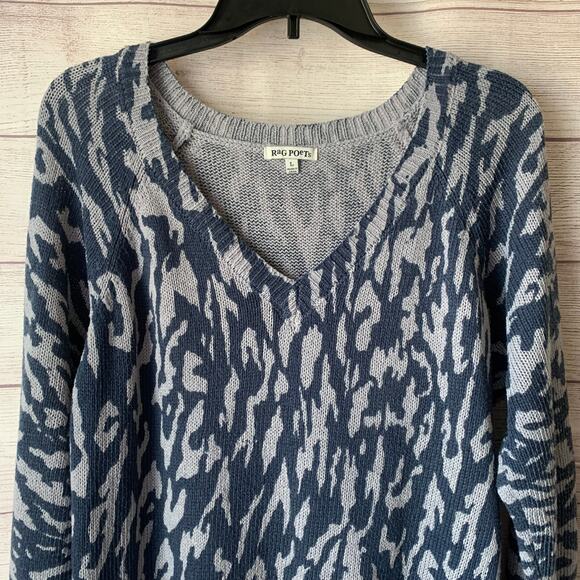 Rag Poets V-Neck Sweater Navy Blue and Gray Animal Print Size Large - Picture 2 of 13